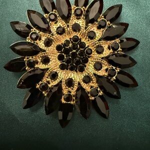 Elegant Black and Gold Floral Brooch